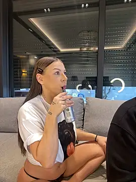 Foto porno SexOnMyLvL ne arata tot la camera pe KUR.ro