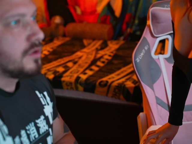 Foto porno Nebunii pe chat marca SnakeTina pe KUR.ro
