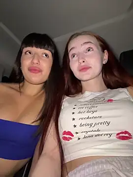 Foto porno SnappyHappy ne arata tot la camera pe KUR.ro