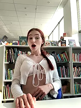 Foto porno SnappyHappy ne arata tot la camera pe KUR.ro