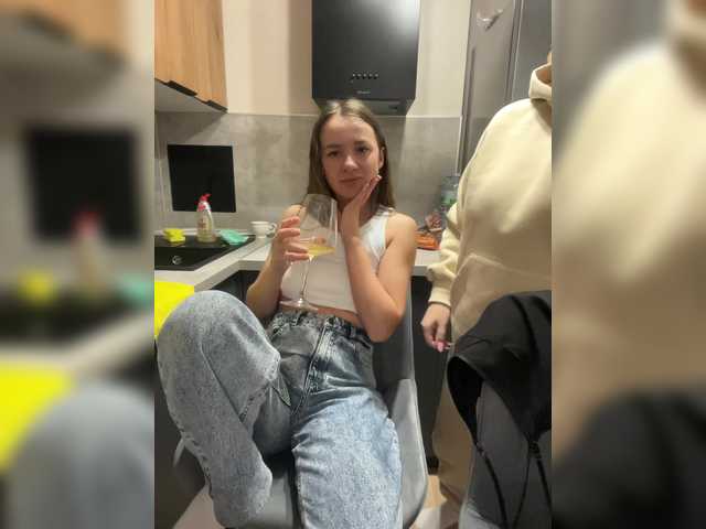 Foto porno Sonya699 se dezbraca la web pe BongaCams pe KUR.ro