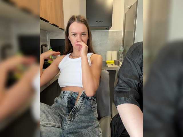 Foto porno Sonya699 se dezbraca la web pe BongaCams pe KUR.ro