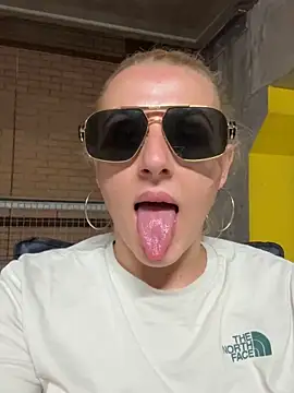 Foto porno Ce sexy este Strongqueen pe KUR.ro