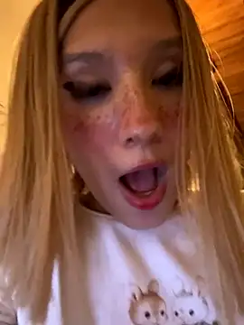 Foto porno SweetBunnyGF ne arata tot la camera pe KUR.ro