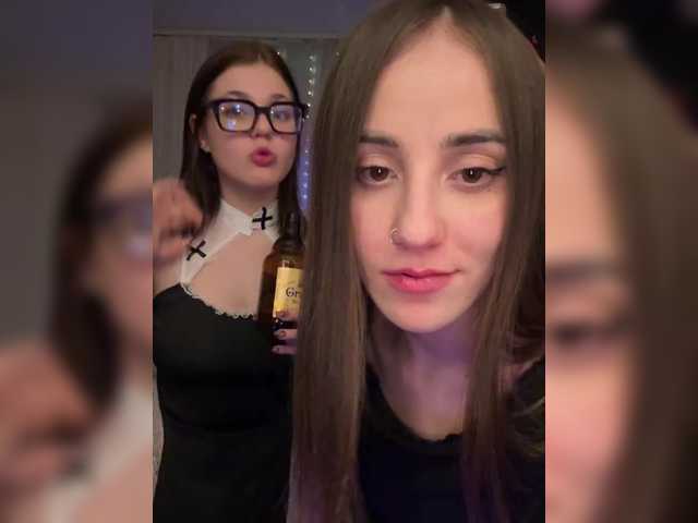 Foto porno SweetPussies se dezbraca la web pe BongaCams pe KUR.ro