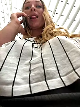 Foto porno Sweet___Emily vrea sex pe StripChat pe KUR.ro