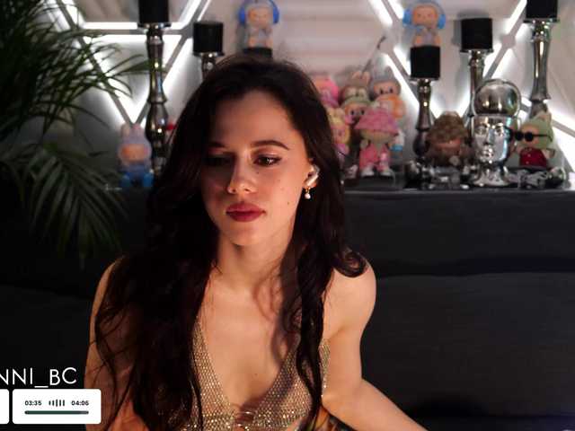 Foto porno Taanni ne arata tot la camera pe KUR.ro