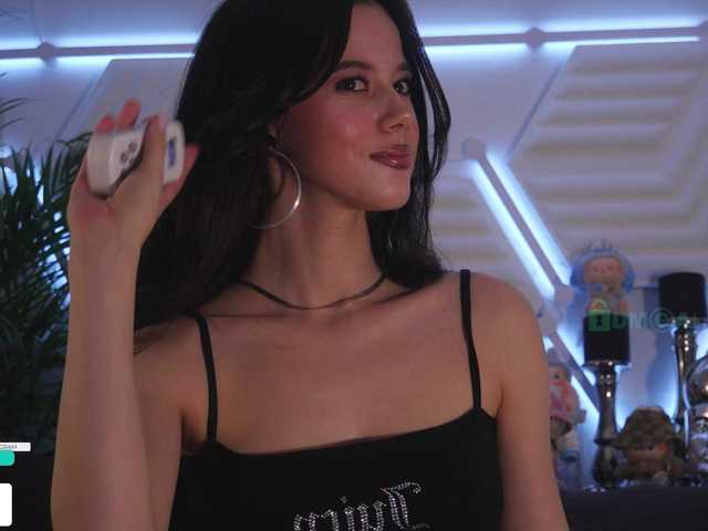 Foto porno Taanni ne arata tot la camera pe KUR.ro