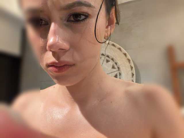 Foto porno Taanni ne arata tot la camera pe KUR.ro