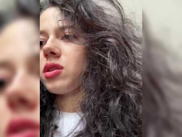 Foto porno Taanni ne arata tot la camera pe KUR.ro