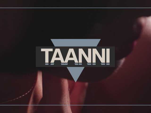 Foto porno Taanni ne arata tot la camera pe KUR.ro