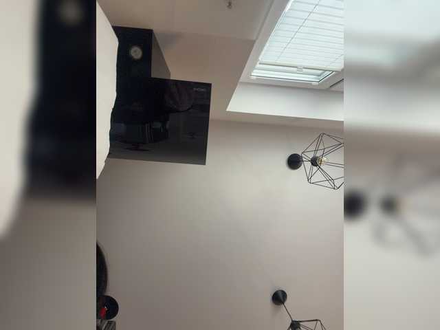 Foto porno Taanni ne arata tot la camera pe KUR.ro