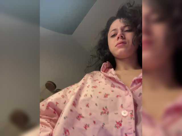 Foto porno Taanni ne arata tot la camera pe KUR.ro