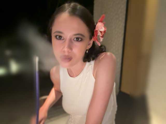 Foto porno Taanni ne arata tot la camera pe KUR.ro