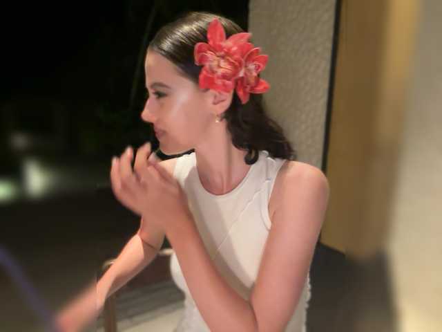 Foto porno Taanni ne arata tot la camera pe KUR.ro