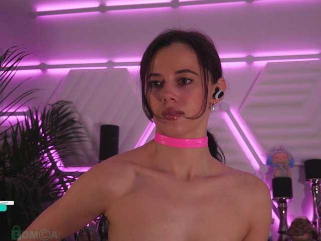 Foto porno Taanni ne arata tot la camera pe KUR.ro