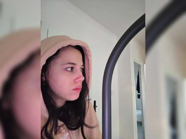 Foto porno Taanni ne arata tot la camera pe KUR.ro
