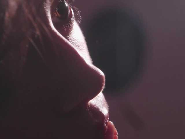 Foto porno Taanni ne arata tot la camera pe KUR.ro