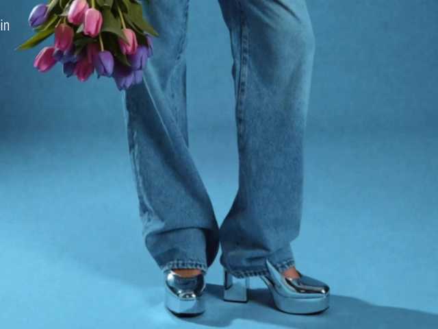 Foto porno Taanni ne arata tot la camera pe KUR.ro