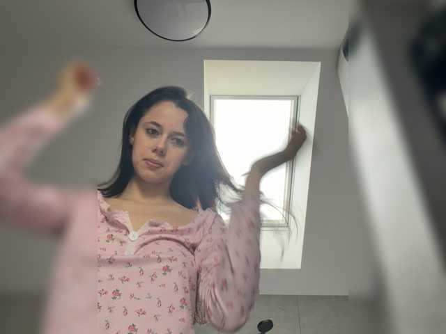 Foto porno Taanni ne arata tot la camera pe KUR.ro