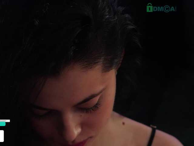 Foto porno Taanni ne arata tot la camera pe KUR.ro