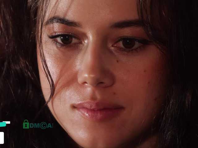 Foto porno Taanni ne arata tot la camera pe KUR.ro