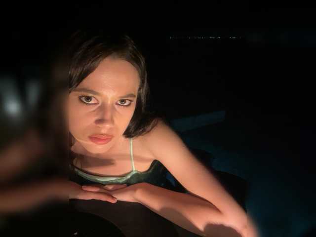 Foto porno Taanni ne arata tot la camera pe KUR.ro