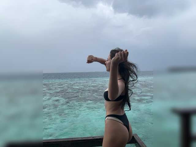 Foto porno Taanni ne arata tot la camera pe KUR.ro