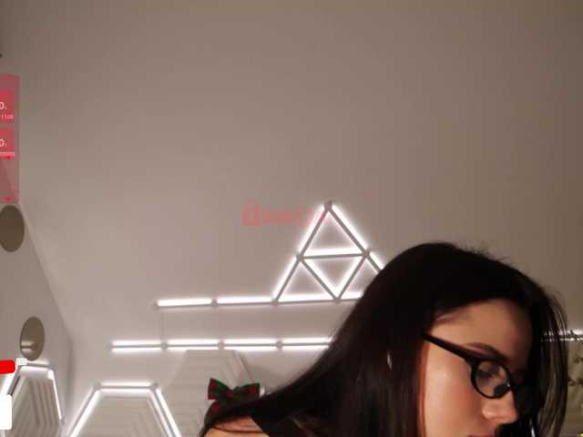 Foto porno Taanni ne arata tot la camera pe KUR.ro