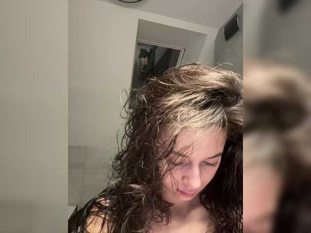 Foto porno Taanni ne arata tot la camera pe KUR.ro