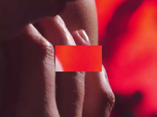 Foto porno Taanni ne arata tot la camera pe KUR.ro