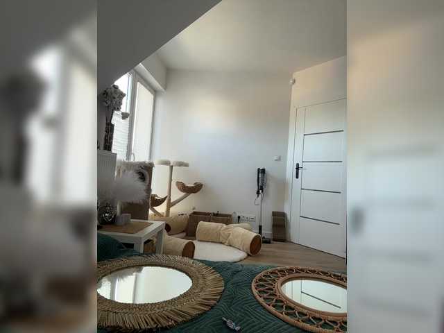 Foto porno Taanni ne arata tot la camera pe KUR.ro