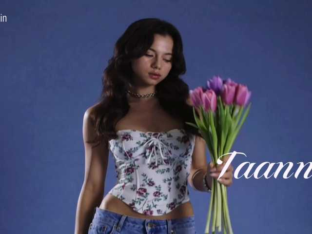 Foto porno Taanni ne arata tot la camera pe KUR.ro