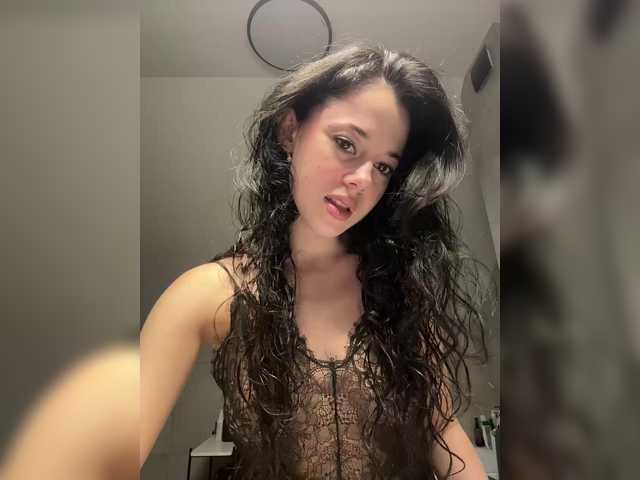 Foto porno Taanni ne arata tot la camera pe KUR.ro