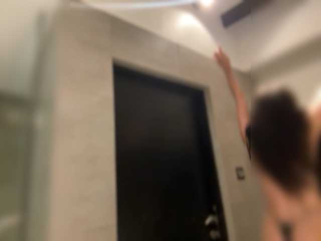 Foto porno Taanni ne arata tot la camera pe KUR.ro