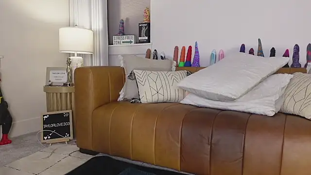 Foto porno Ce sexy este Taylorlove303 pe KUR.ro