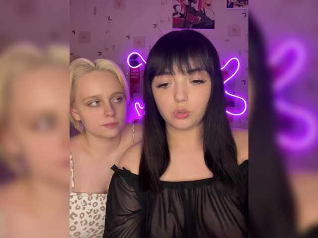 The-best-babies se dezbraca la web pe BongaCams