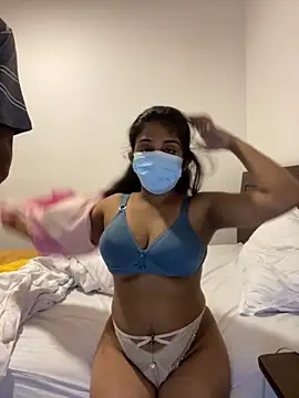 Foto porno Tsbabylove1 ne arata tot la camera pe KUR.ro