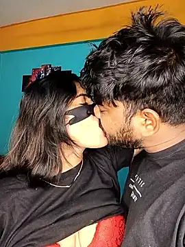 Foto porno V-hot-sweet ne arata tot la camera pe KUR.ro