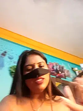 Foto porno V-hot-sweet ne arata tot la camera pe KUR.ro