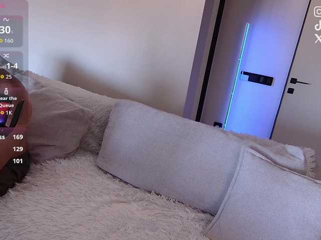 Foto porno Vik1One1 ne arata tot la camera pe KUR.ro