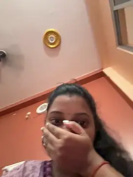 YOURMISTHI ne arata tot la camera