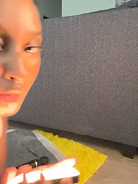 Foto porno Your_Paris se dezbraca la web pe StripChat pe KUR.ro