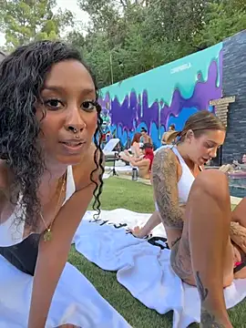 Foto porno Your_Paris se dezbraca la web pe StripChat pe KUR.ro