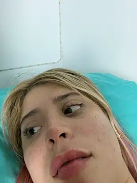 Foto porno _Alicee_1 se dezbraca la web pe StripChat pe KUR.ro