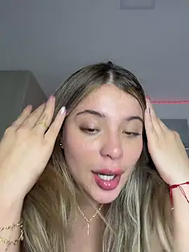 Foto porno _Alicee_1 se dezbraca la web pe StripChat pe KUR.ro