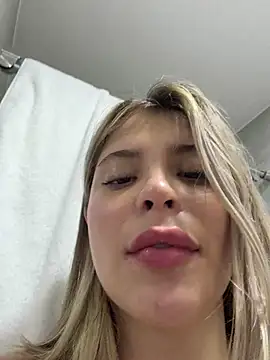 Foto porno _Alicee_1 se dezbraca la web pe StripChat pe KUR.ro