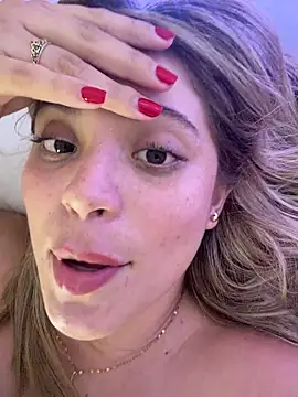 Foto porno _Alicee_1 se dezbraca la web pe StripChat pe KUR.ro