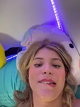 Foto porno _Alicee_1 se dezbraca la web pe StripChat pe KUR.ro