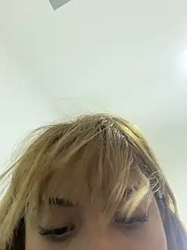 Foto porno _Alicee_1 se dezbraca la web pe StripChat pe KUR.ro